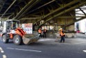 LKW blieb unter Bruecke haengen Koeln Deutz Deutz Muelheimerstr P164